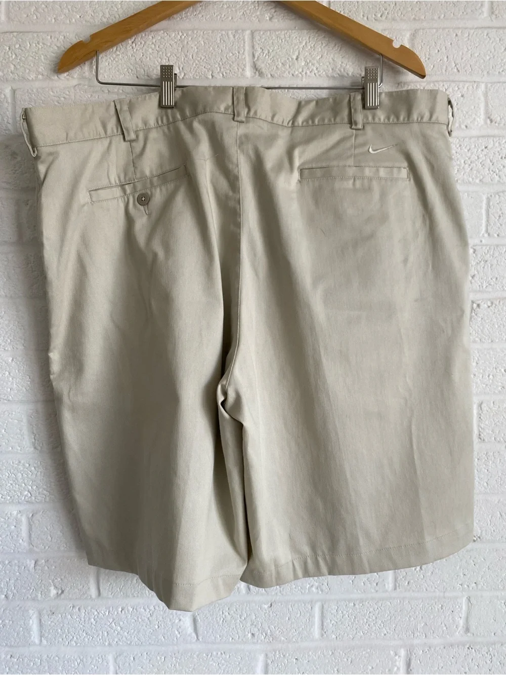 Nike Golf Pleated Flat Front Shorts Beige Khaki Chino Mens Size 42 Classic